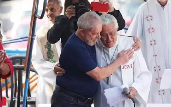 Dom Angélico ficou junto de Lula quando da morte de Marisa Letícia, ex-primeira-dama./Fotos Victor Nuzzi, Paulo Pinto e Divulgação.