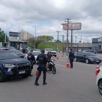 Barreiras da polícia têm 160 abordagens e 16 carros apreendidos em BC